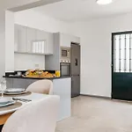Holiday home Glimpse Of The By Homie *