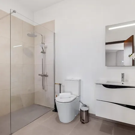 Glimpse Of The By Homie Feriehus Funchal (Madeira)