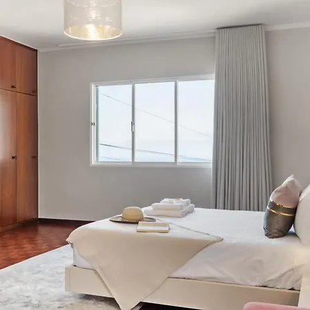 Glimpse Of The By Homie Feriehus *